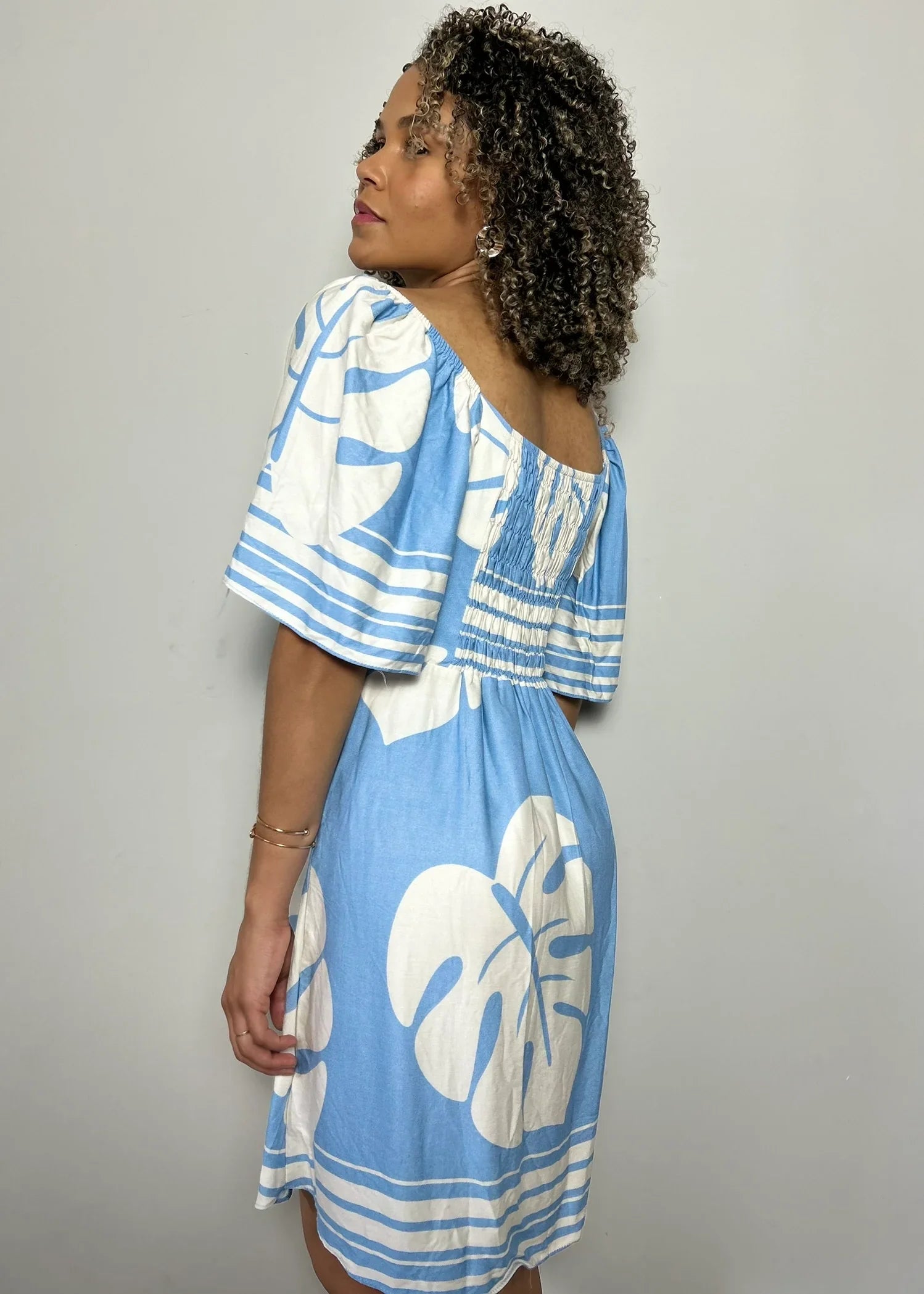 vestido curto azul flor - LE XAVIER